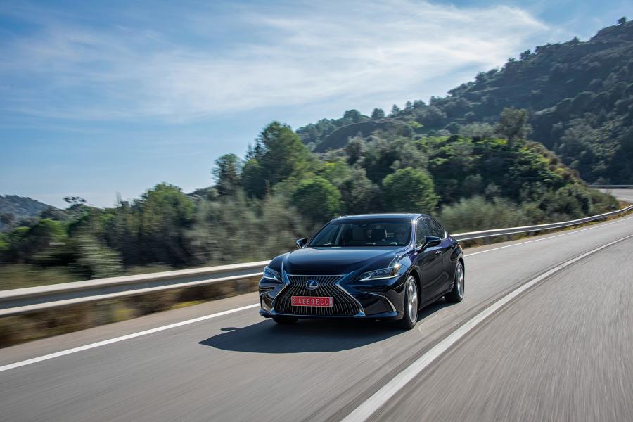  Lexus ES300h 2018 года  (WW) (фото 60 из 71)